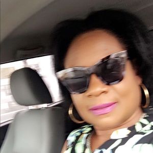 Meet your Posher, Ollisia